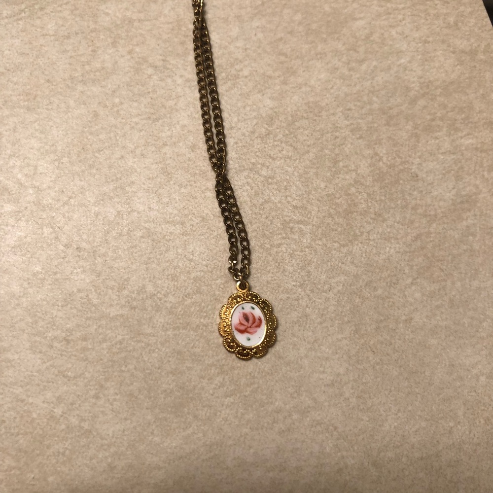 Dainty Flower Pendant Necklace